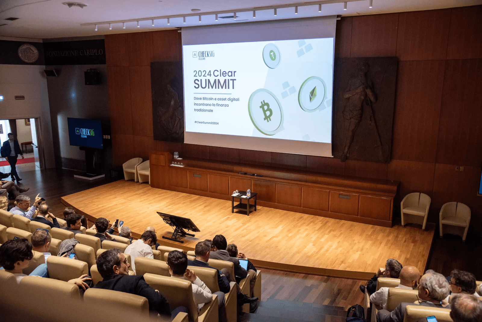 Best Crypto to Buy Now as Italians Push for BTC in Banks at Clear Summit 2025